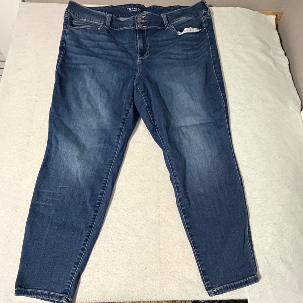 Torrid Super Soft Jeggings Womens 26R Medium Wash High Rise Triple Button Jeans